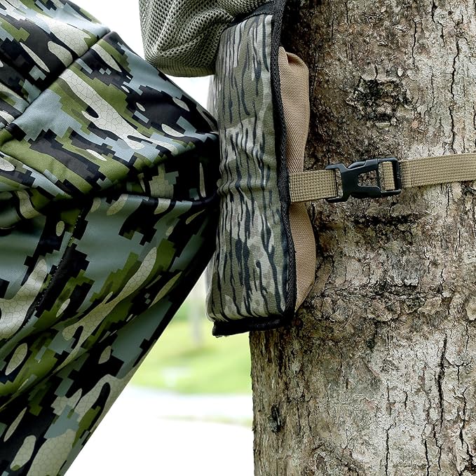 Cushioned knee pads for saddles